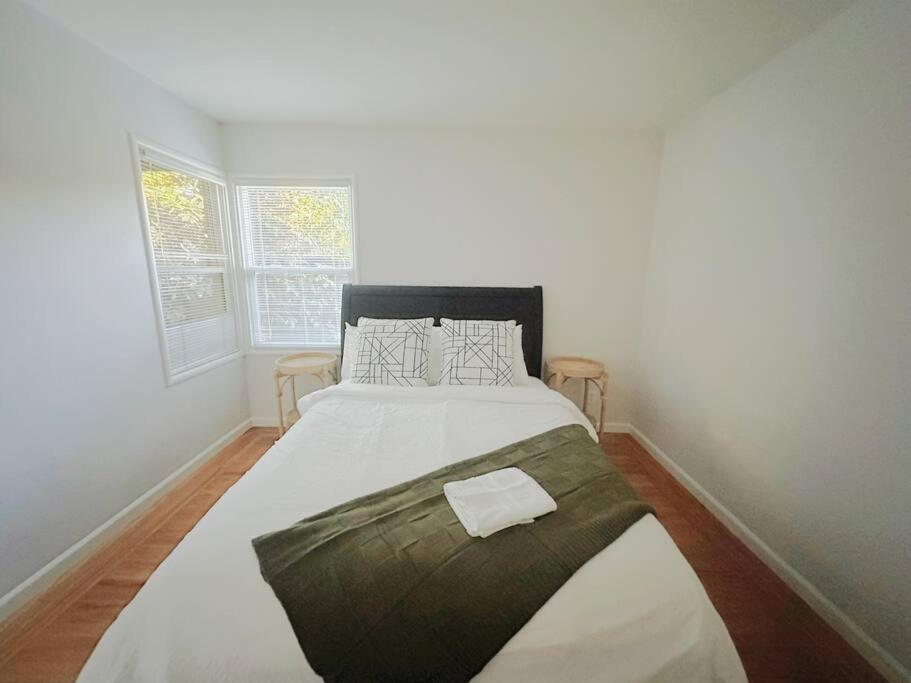 Newly Furnished Retreat 5 Min to Stanford & Downtown Palo Alto view 5