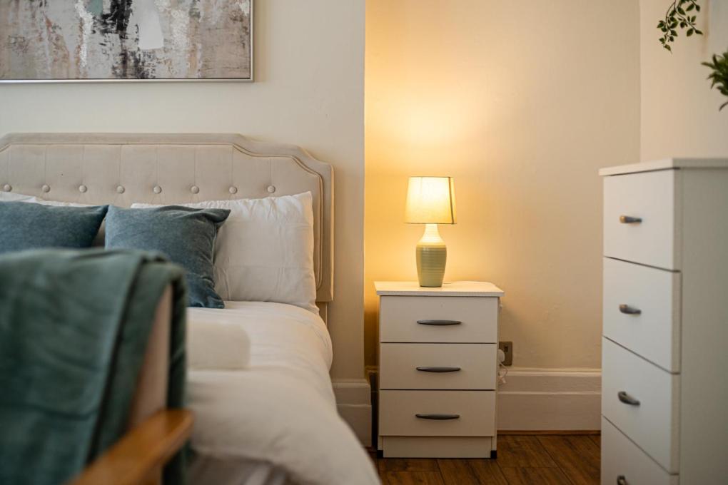 Verv Finchley Hub — bedroom
