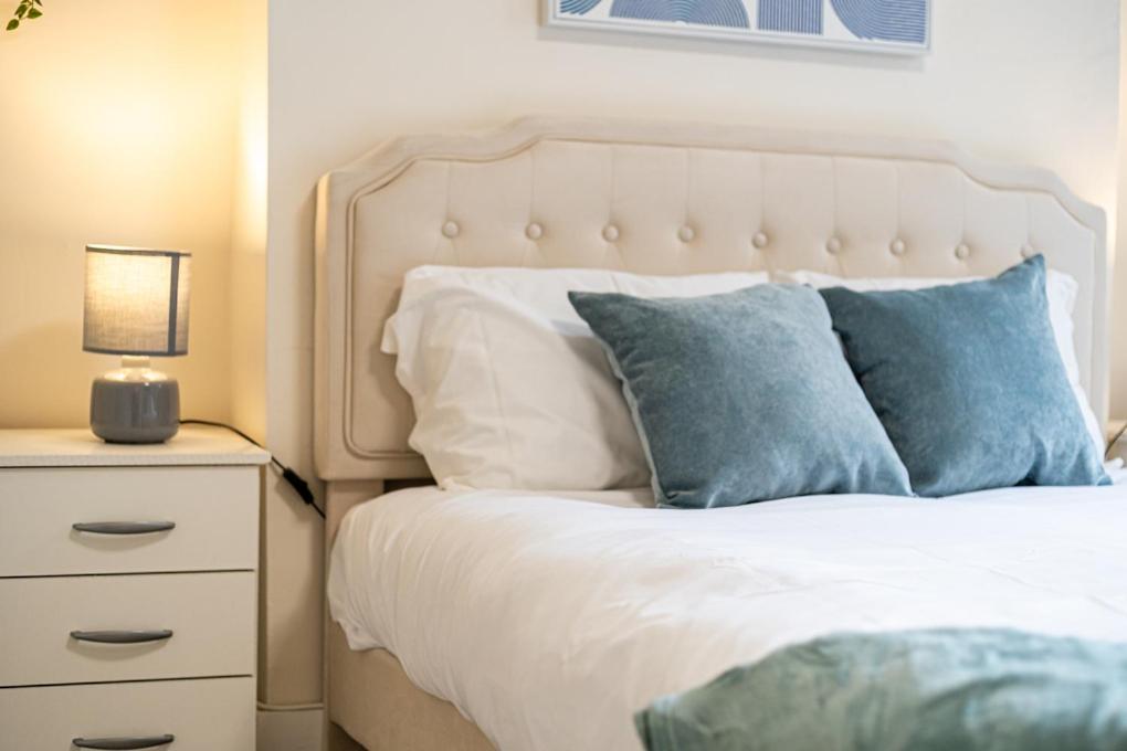Verv Finchley Hub — bedroom