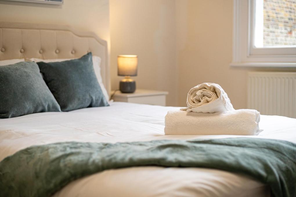 Verv Finchley Hub — bedroom