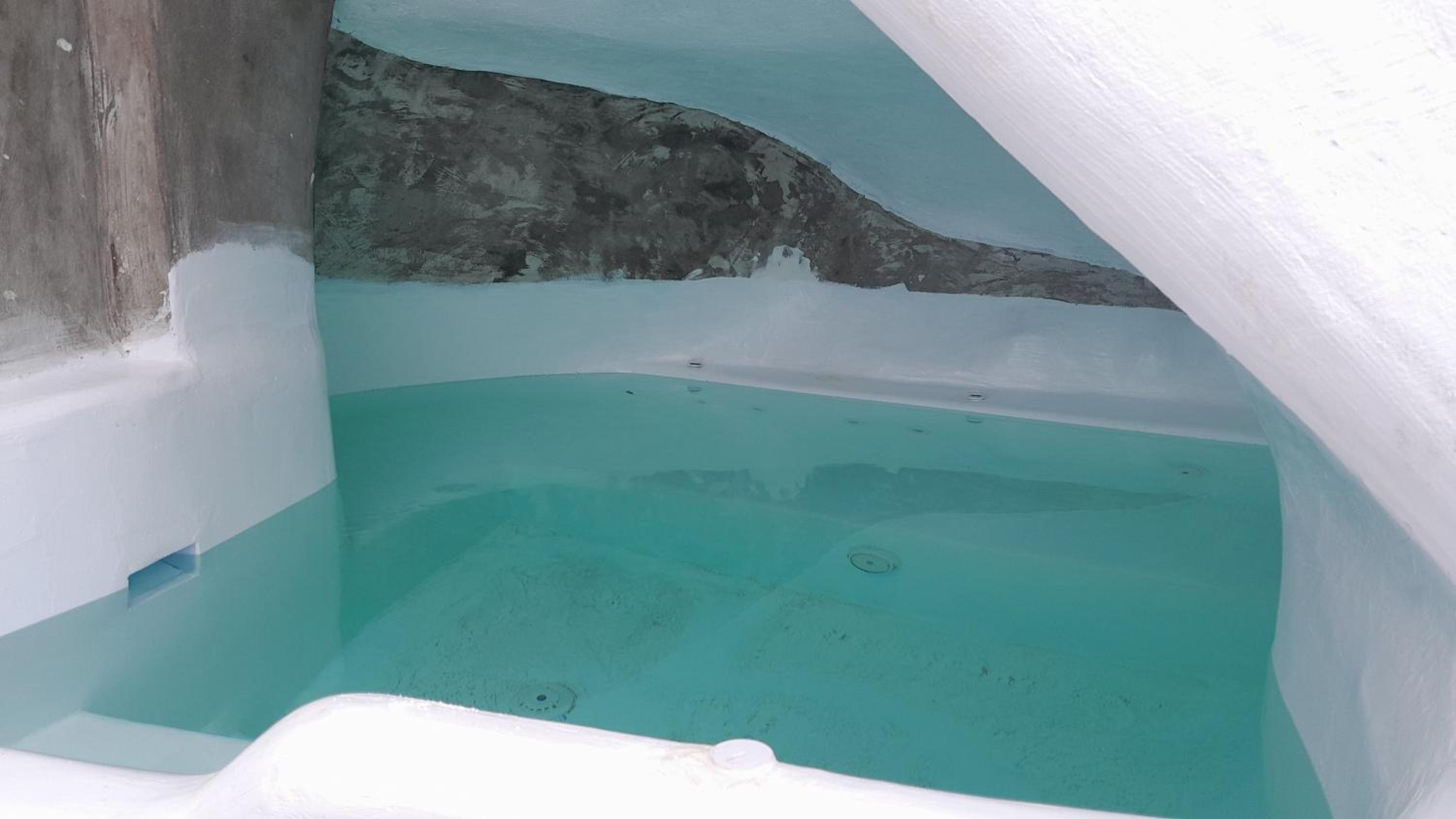Cave Traditional House on the cliff with shared pool & Buffet Breakfast