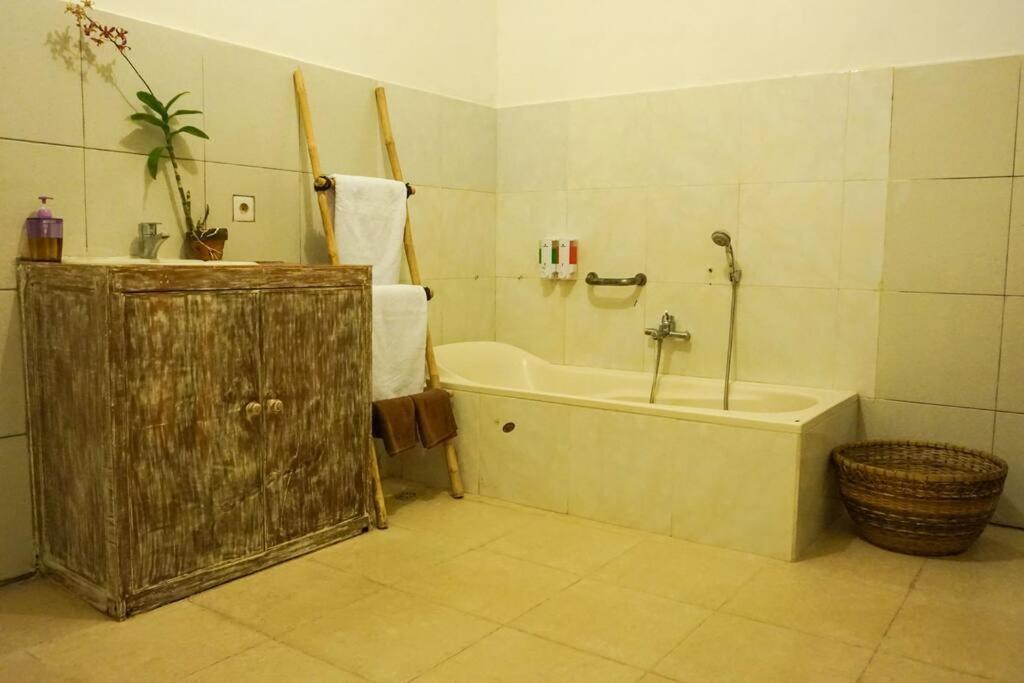 Amazing 3 bedrooms villa 5 min to the beach TV view 3
