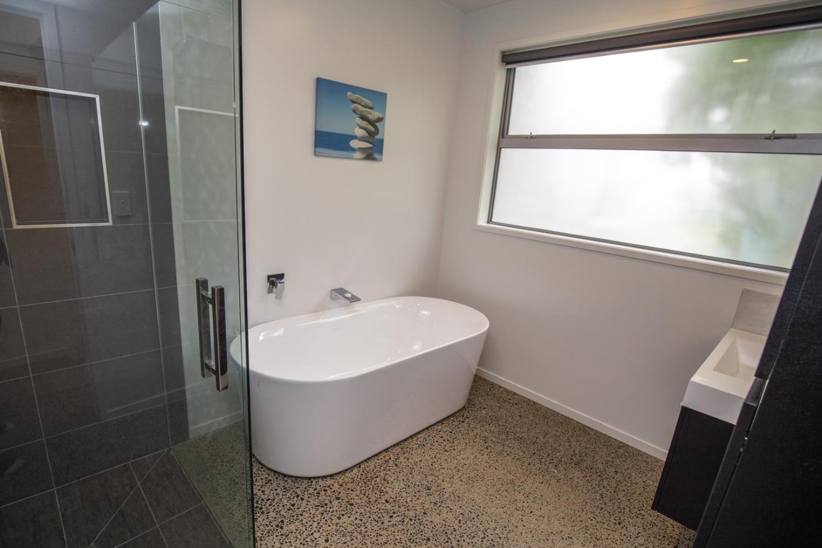 Relax Enjoy the Pool Tamahere House view 4