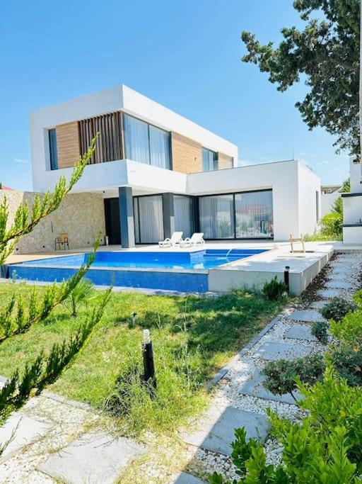 Beautiful Villa with Sea & Pool