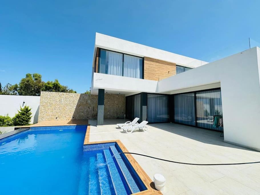 Beautiful Villa with Sea & Pool