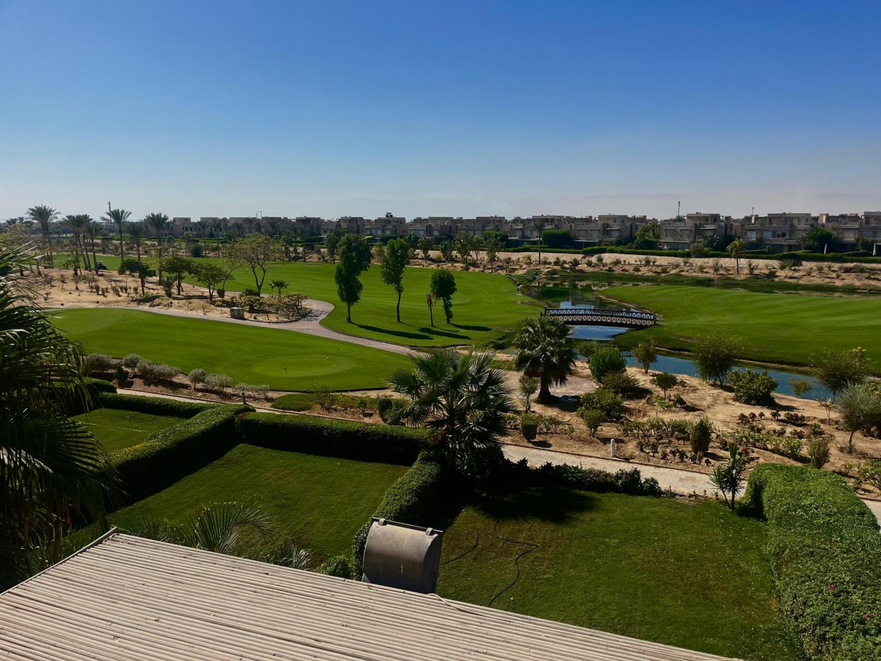 Modern 4Brs-Villa with Stunning Golf view l Unique outdoor garden Einbay view 2