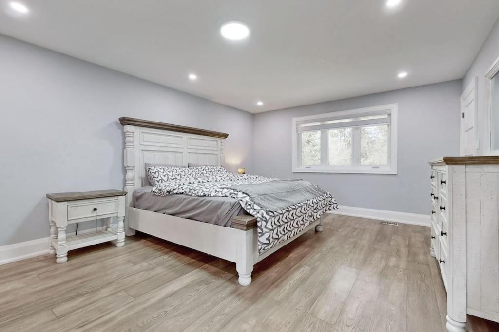 Newly renovated luxury villa in Stouffville, ON