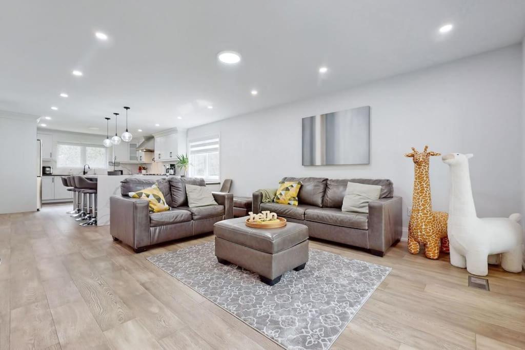 Newly renovated luxury villa in Stouffville, ON