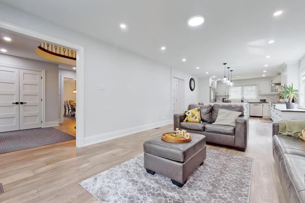 Newly renovated luxury villa in Stouffville, ON