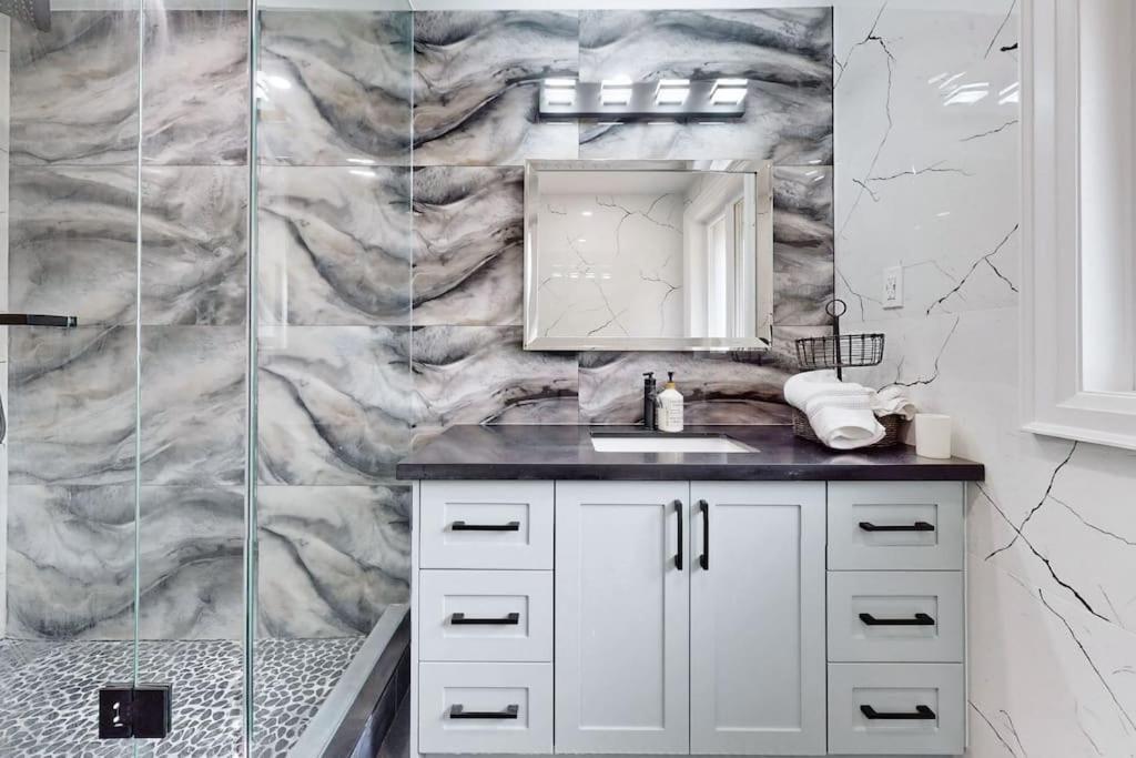 Newly renovated luxury villa in Stouffville, ON
