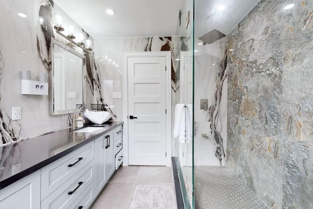 Newly renovated luxury villa in Stouffville, ON