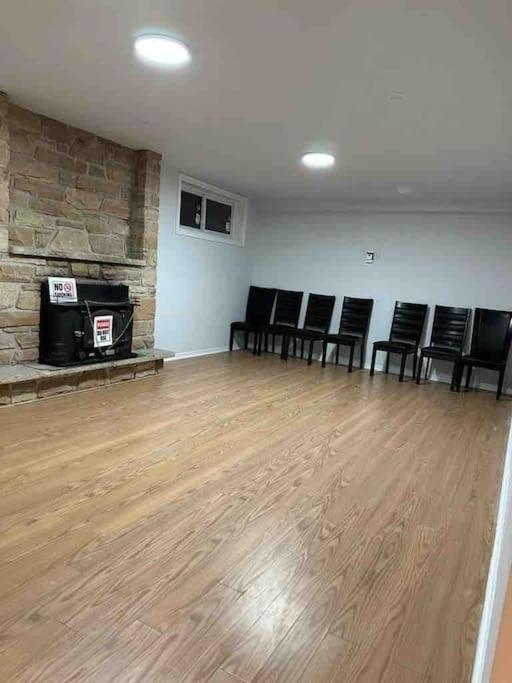 Newly renovated luxury villa in Stouffville, ON