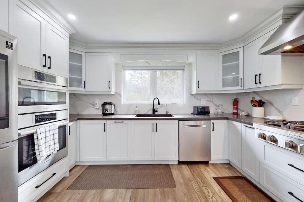 Newly renovated luxury villa in Stouffville, ON