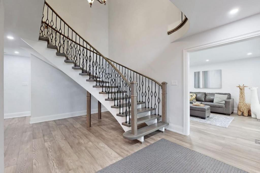 Newly renovated luxury villa in Stouffville, ON
