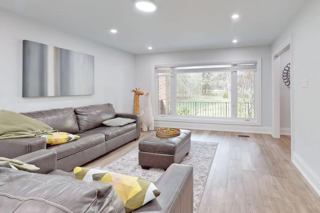 Newly renovated luxury villa in Stouffville, ON