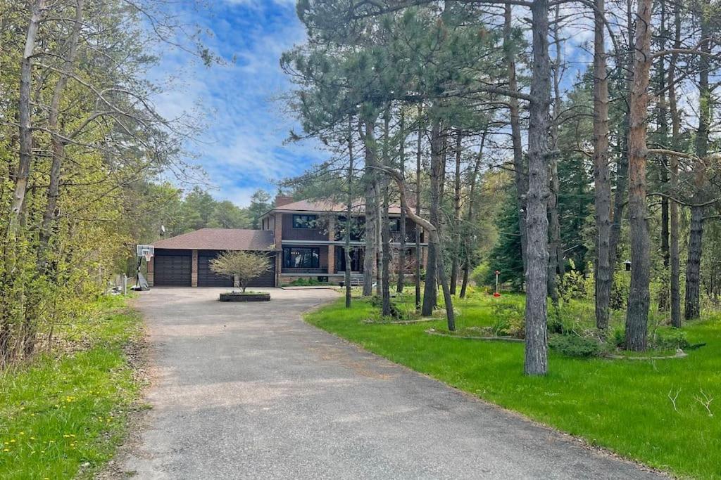 Newly renovated luxury villa in Stouffville, ON