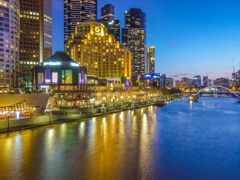 Entire Aus108 Lux Cozy Apt w Incredible View!