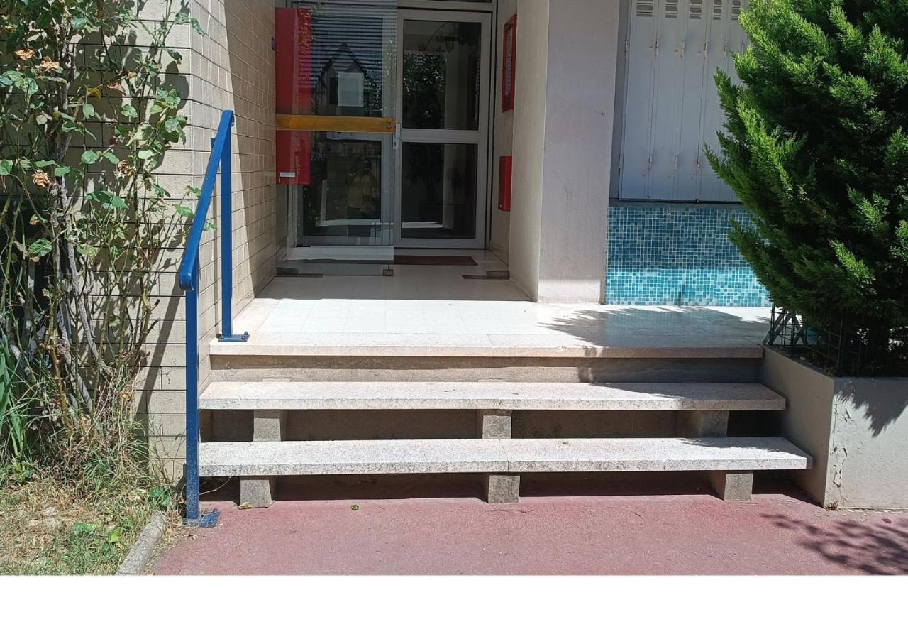 Appartement T2, fonctionnel, Parking,balcon ,2 minutes gare ,17 minutes Paris