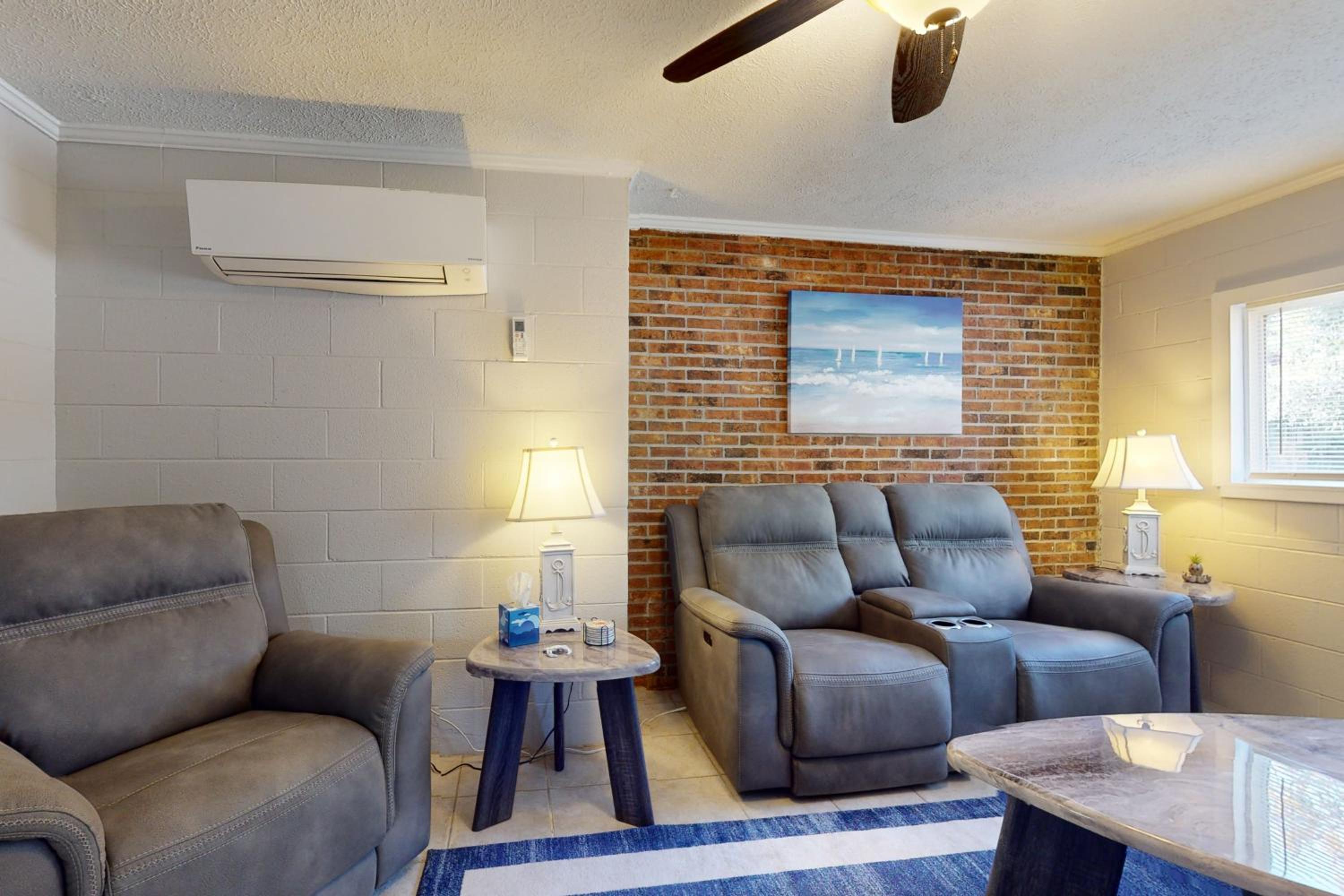 2 Mi to Beach! Wilmington Duplex Near Dining