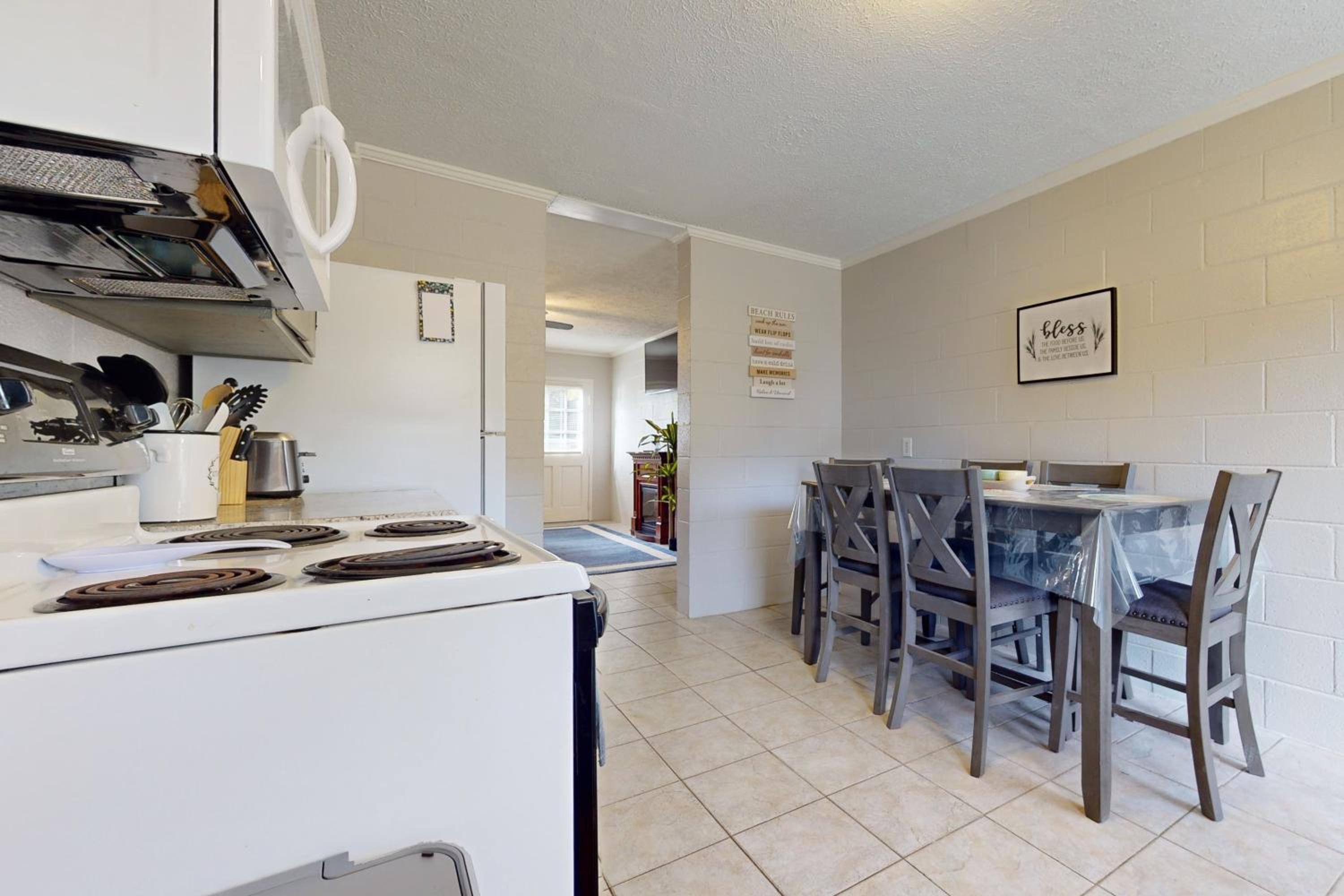 2 Mi to Beach! Wilmington Duplex Near Dining