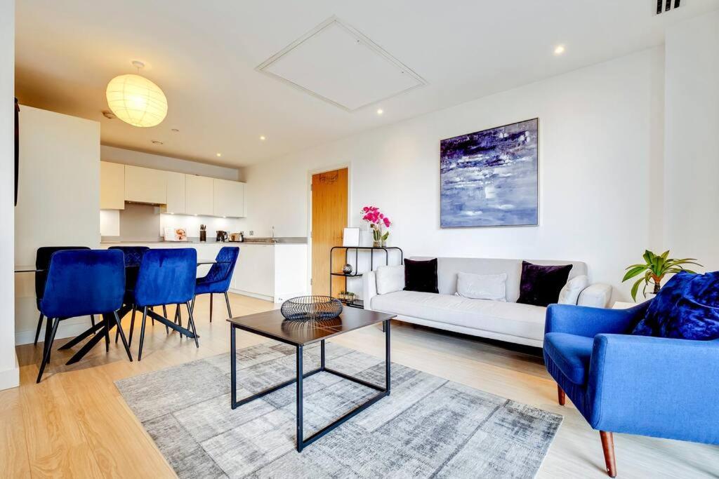 City View 2BR with Gym & Gardens view 2