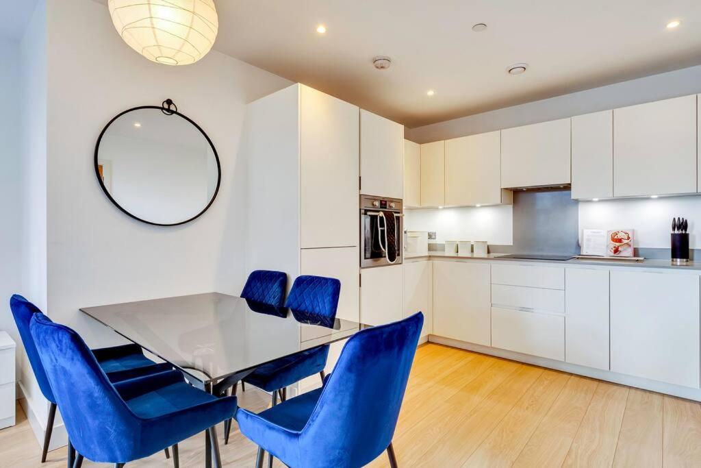 City View 2BR with Gym & Gardens view 5