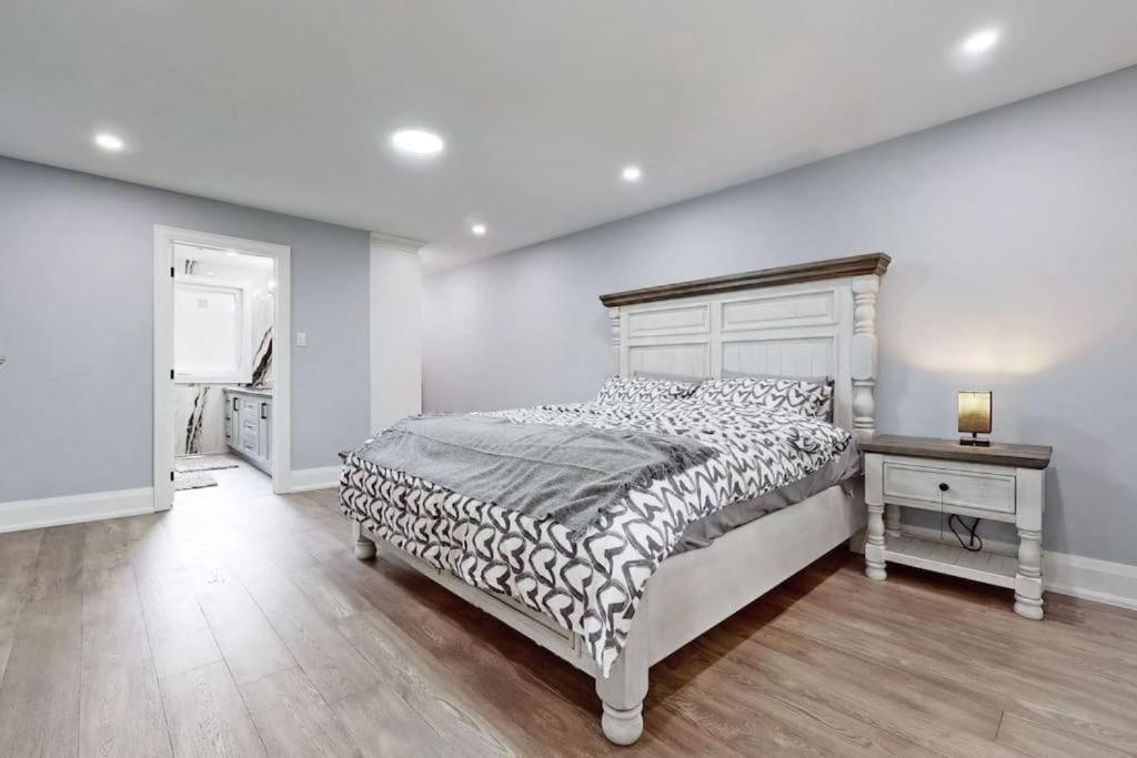 Newly renovated luxury villa in Stouffville, ON