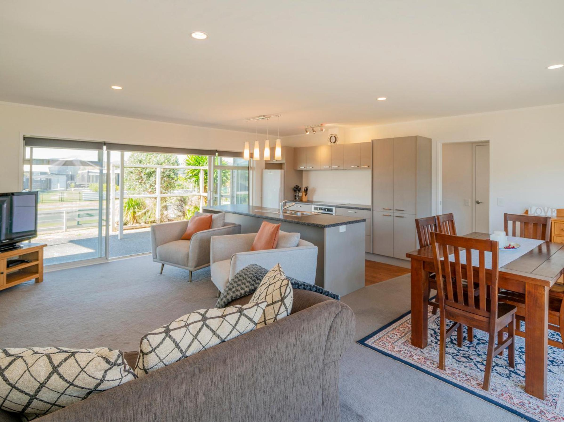 Unwind on The Fairway - Matarangi Holiday Home view 3