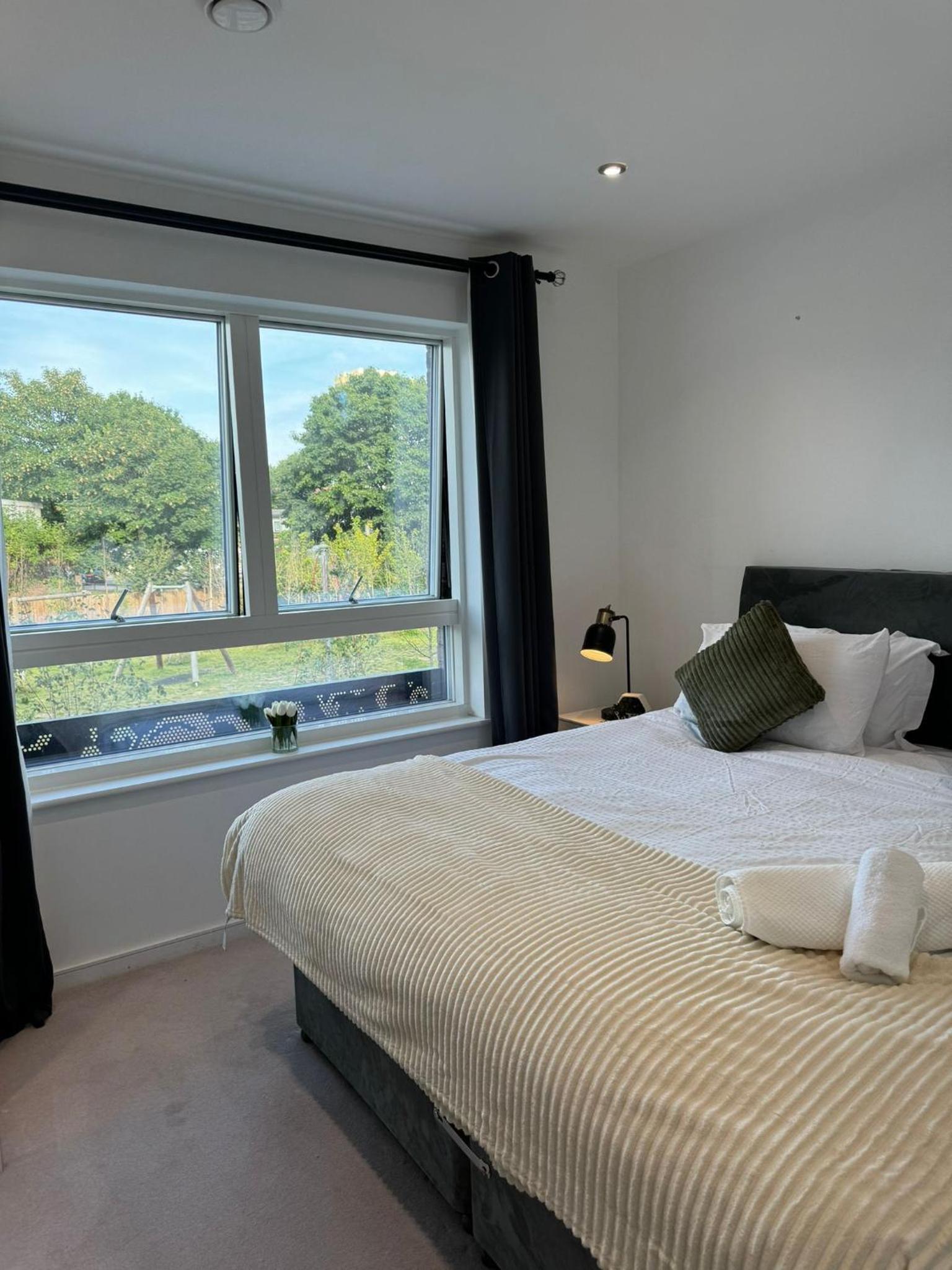 Kayz Lodge- Luxury Ensuite-Private & Shared Accommodation in a New House at the Olympic village overlooking Stratford Westfield and Tube Station