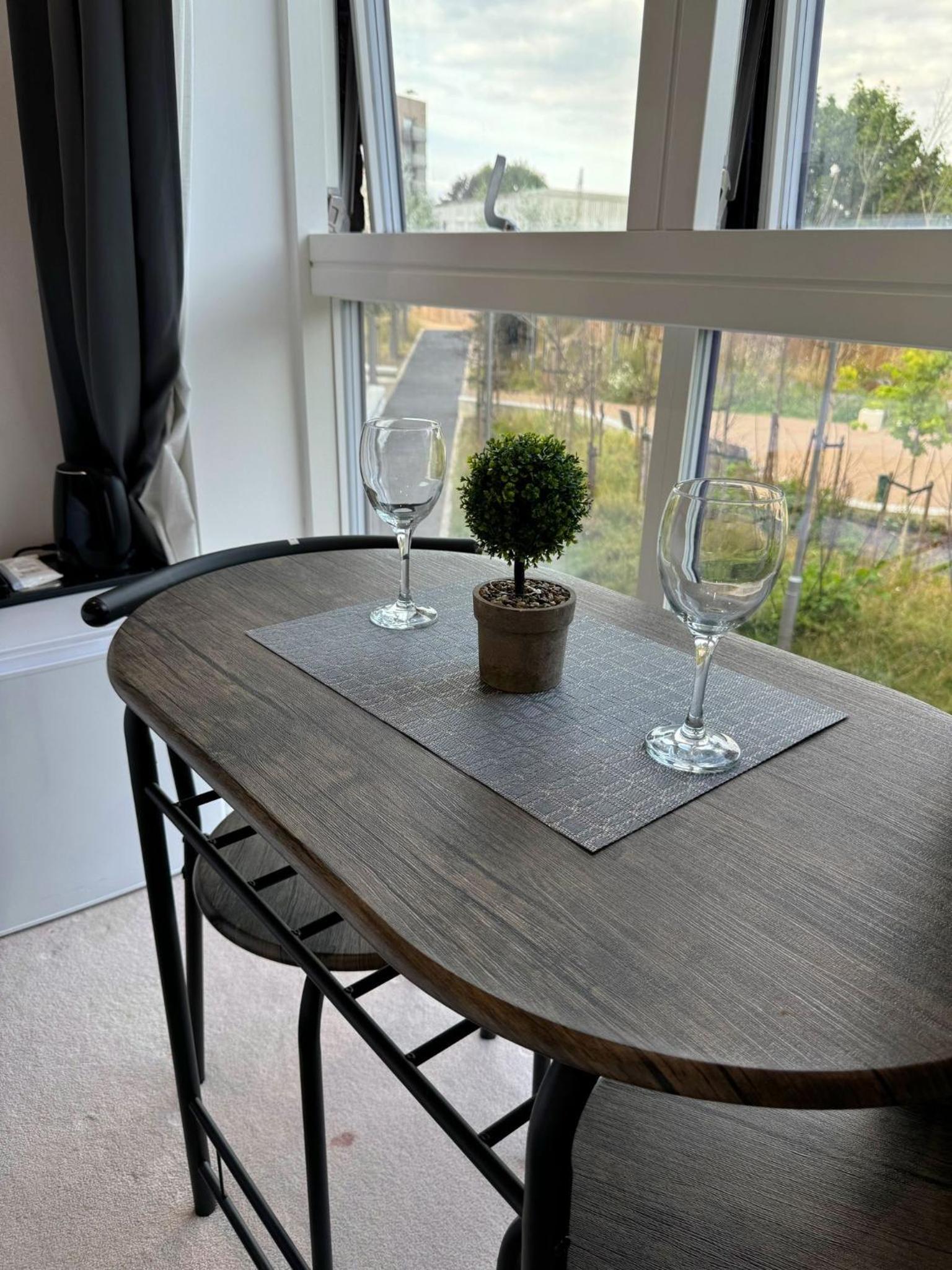 Kayz Lodge- Luxury Ensuite-Private & Shared Accommodation in a New House at the Olympic village overlooking Stratford Westfield and Tube Station