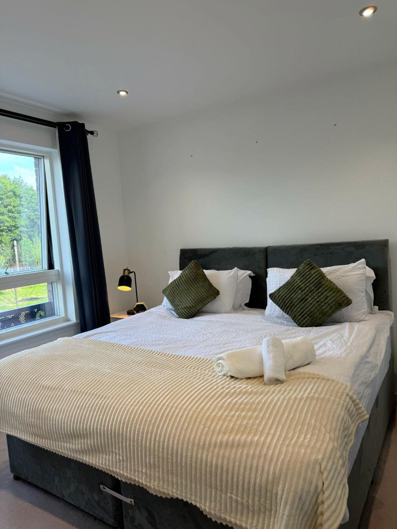 Kayz Lodge- Luxury Ensuite-Private & Shared Accommodation in a New House at the Olympic village overlooking Stratford Westfield and Tube Station