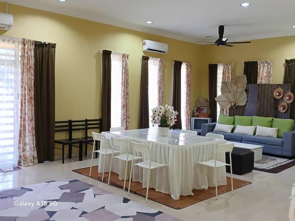 Wardah Homestay Machang photo 1