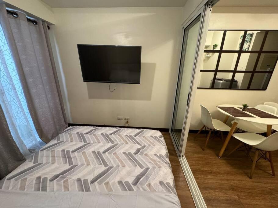 Lumiere Pasig - 1BR East Wifi & Netflix view 4