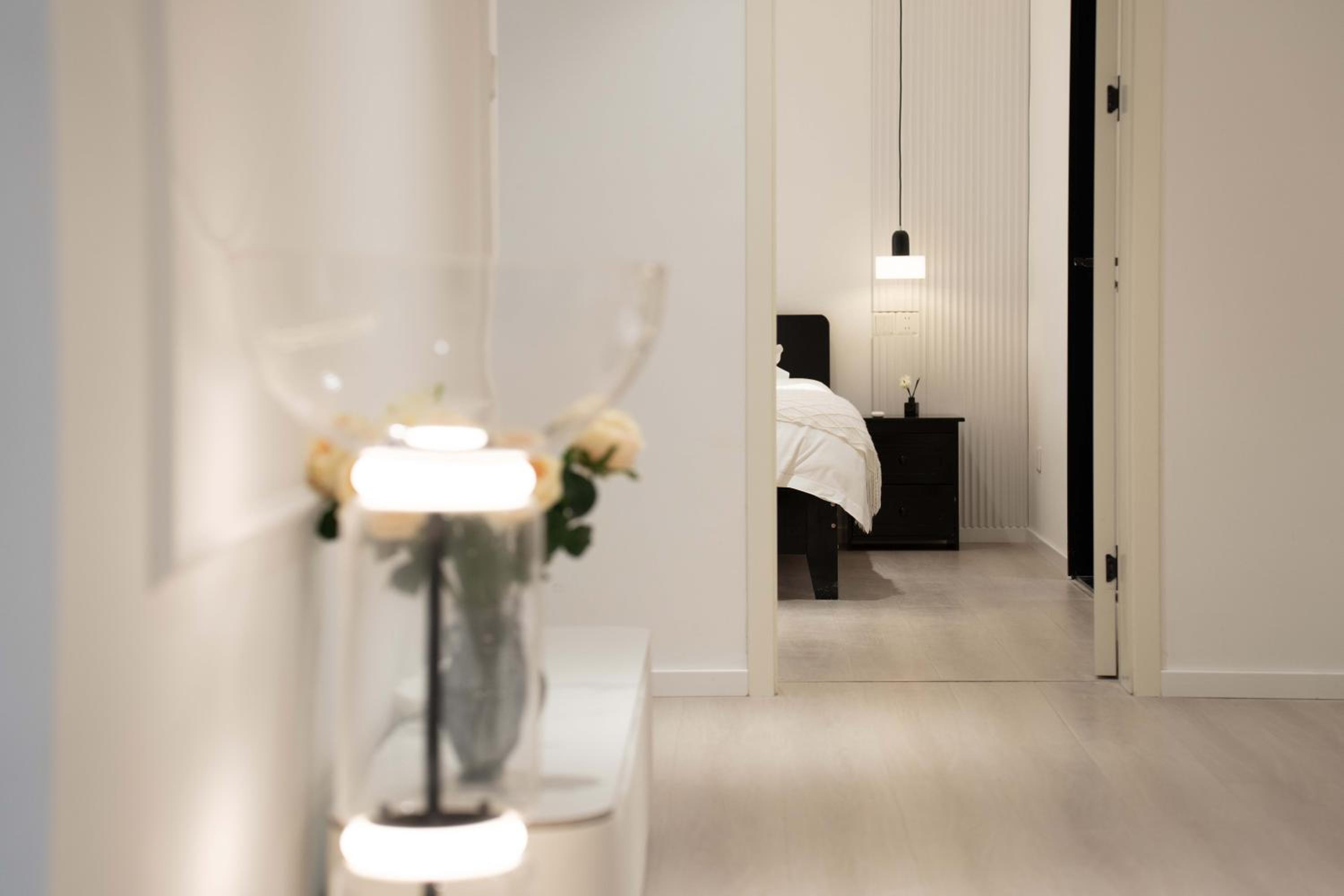Yi Du Home with City View - Family Suite 500m to Nanjing West Rd Near People's Square -Credit Cards Accepted