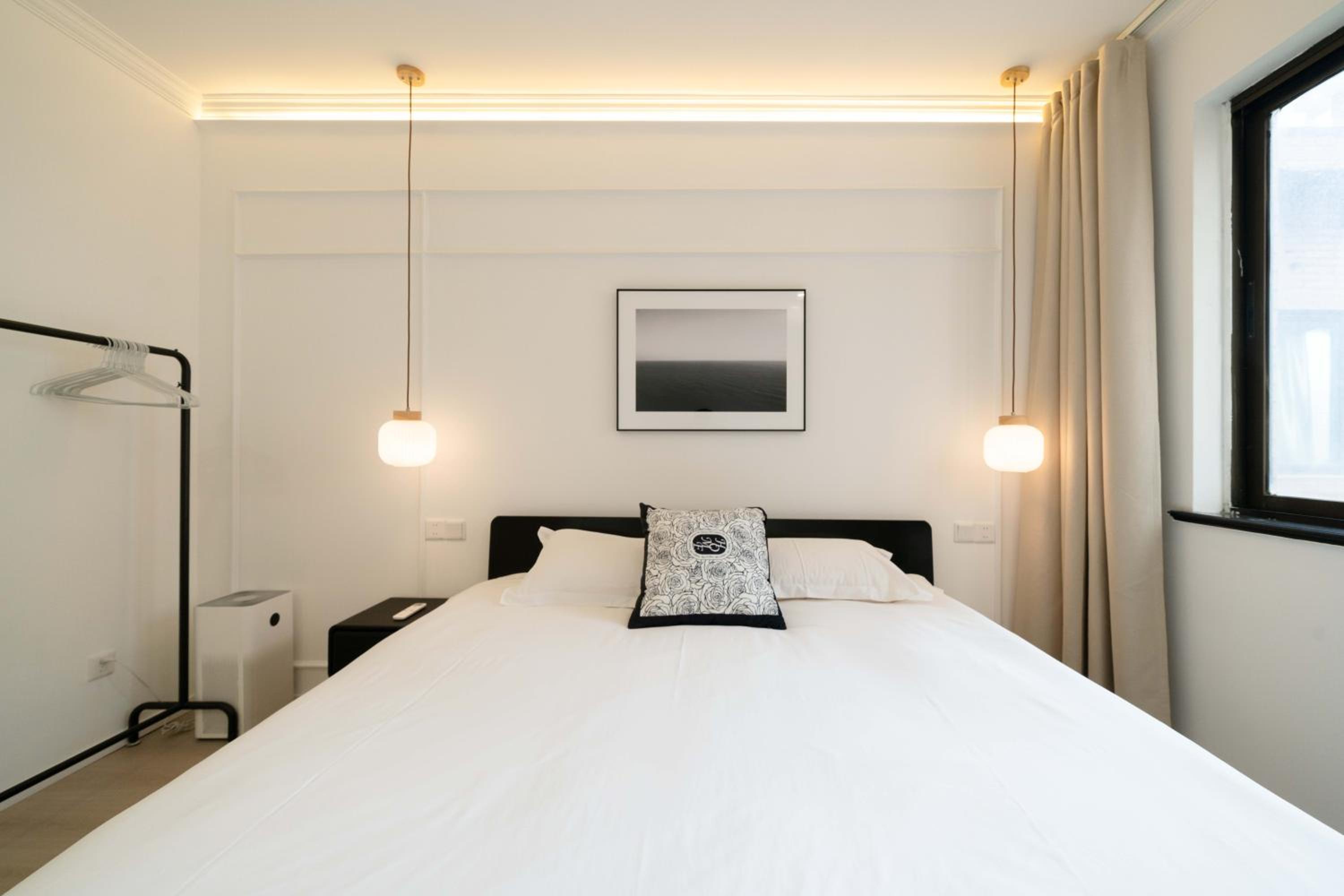 Yi Du Home with City View - Family Suite 500m to Nanjing West Rd Near People's Square -Credit Cards Accepted