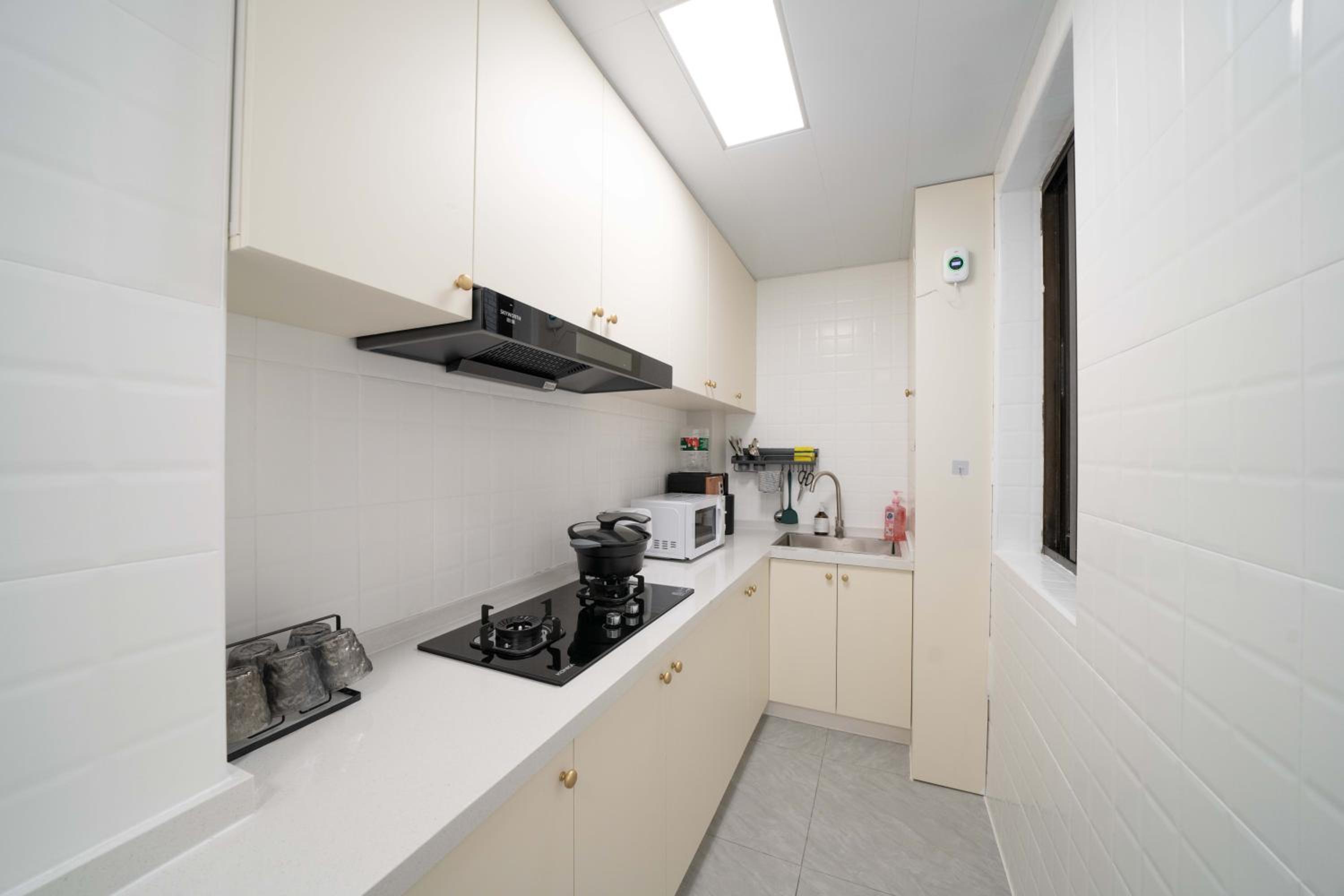 Yi Du Home with City View - Family Suite 500m to Nanjing West Rd Near People's Square -Credit Cards Accepted