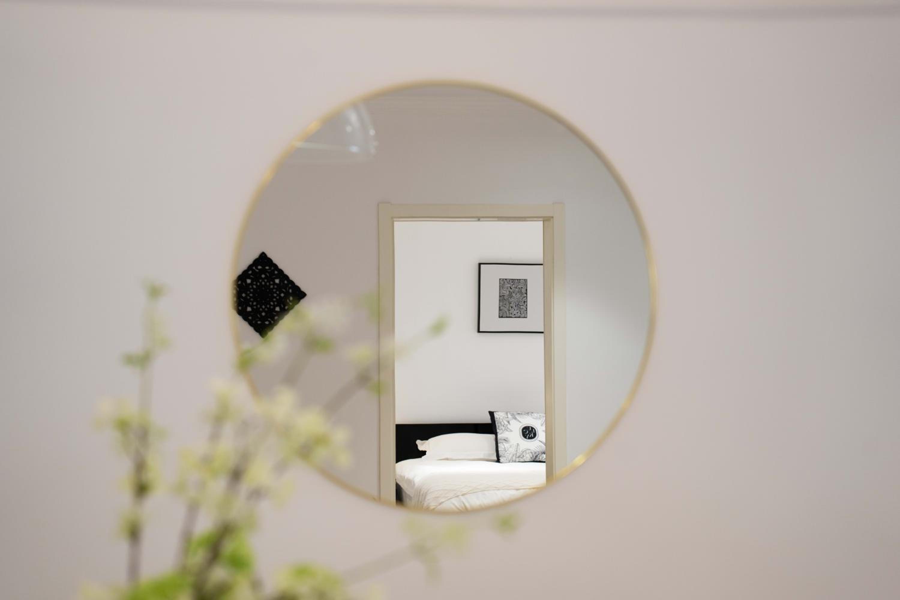 Yi Du Home with City View - Family Suite 500m to Nanjing West Rd Near People's Square -Credit Cards Accepted