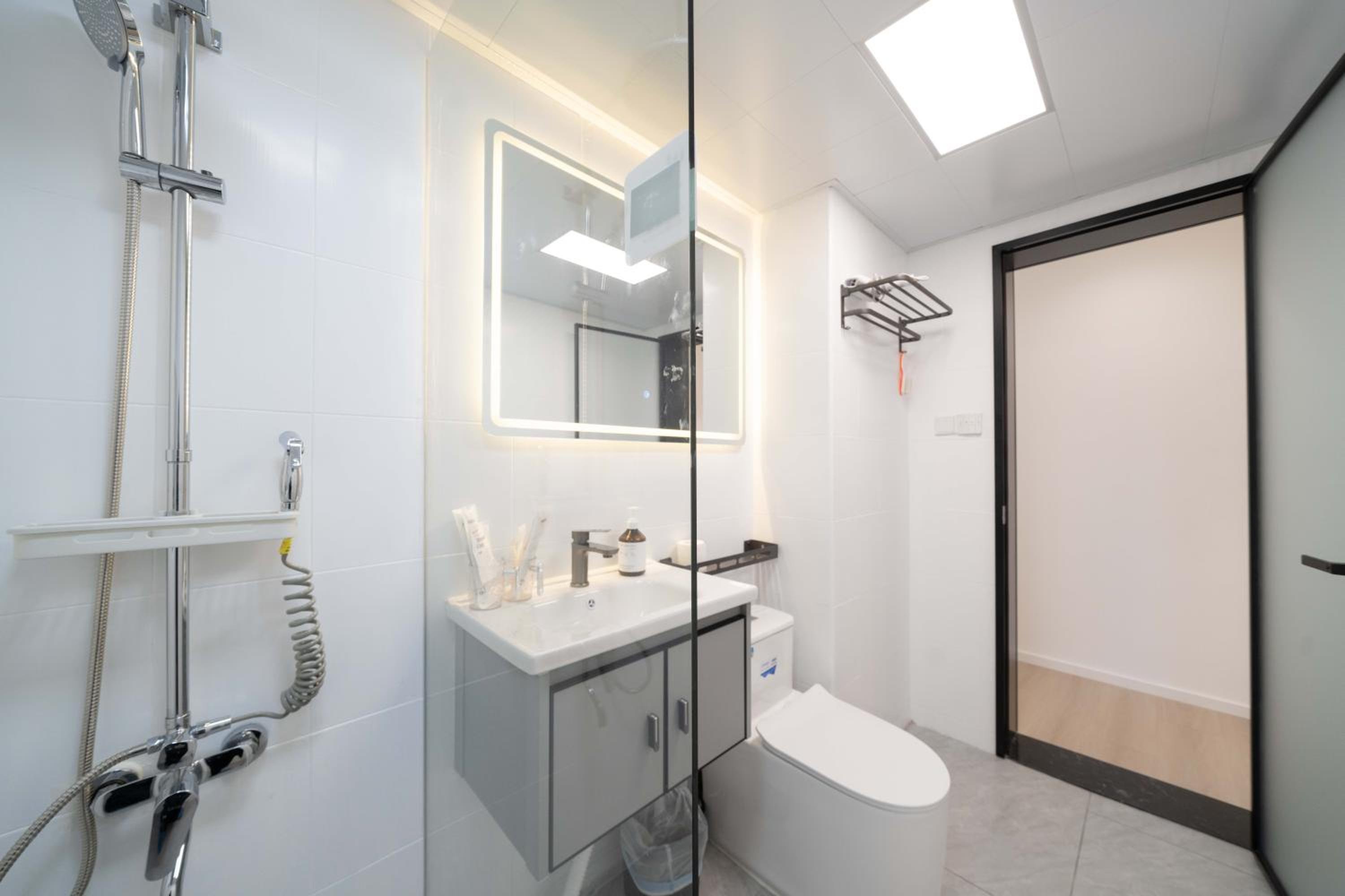 Yi Du Home with City View - Family Suite 500m to Nanjing West Rd Near People's Square -Credit Cards Accepted