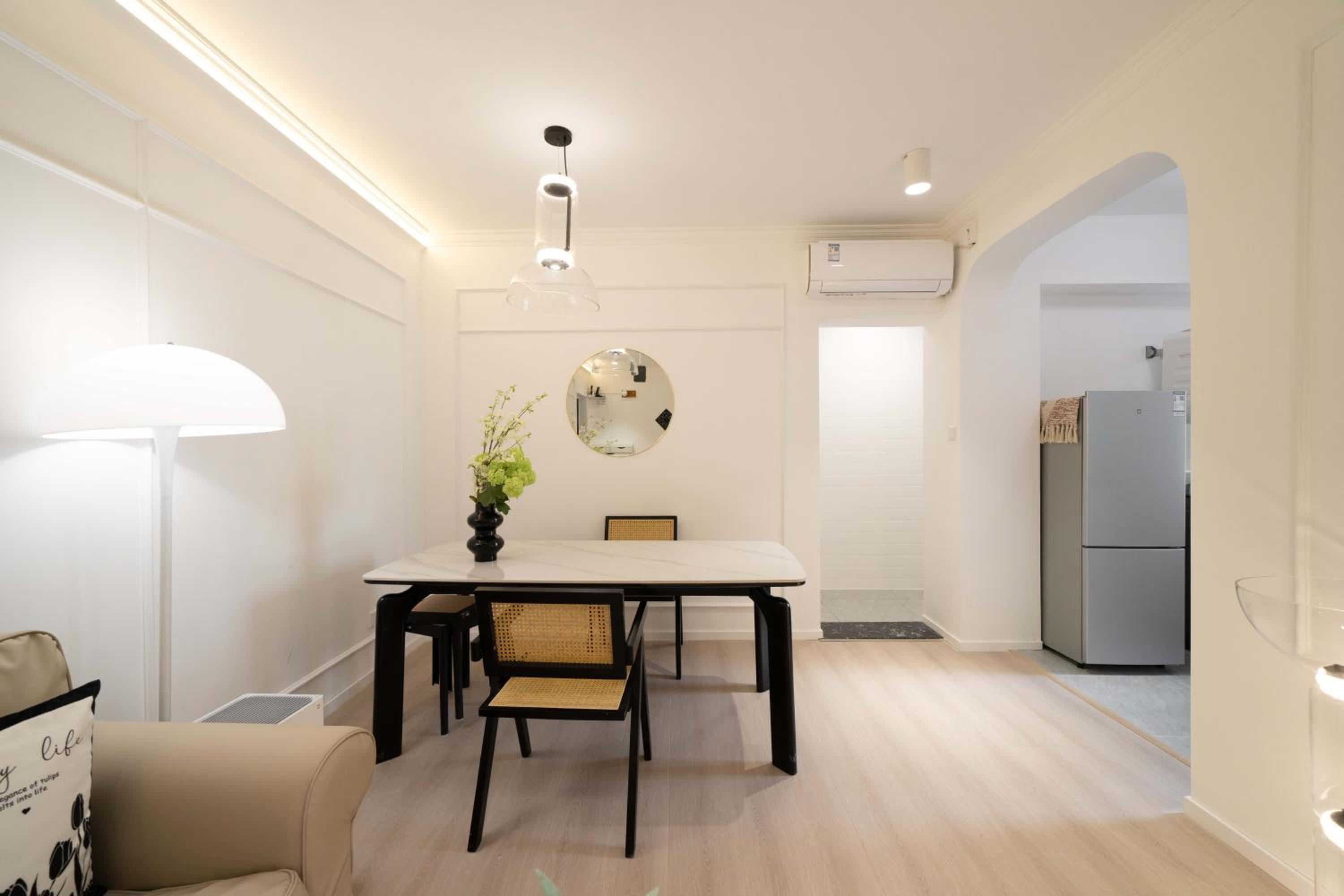 Yi Du Home with City View - Family Suite 500m to Nanjing West Rd Near People's Square -Credit Cards Accepted