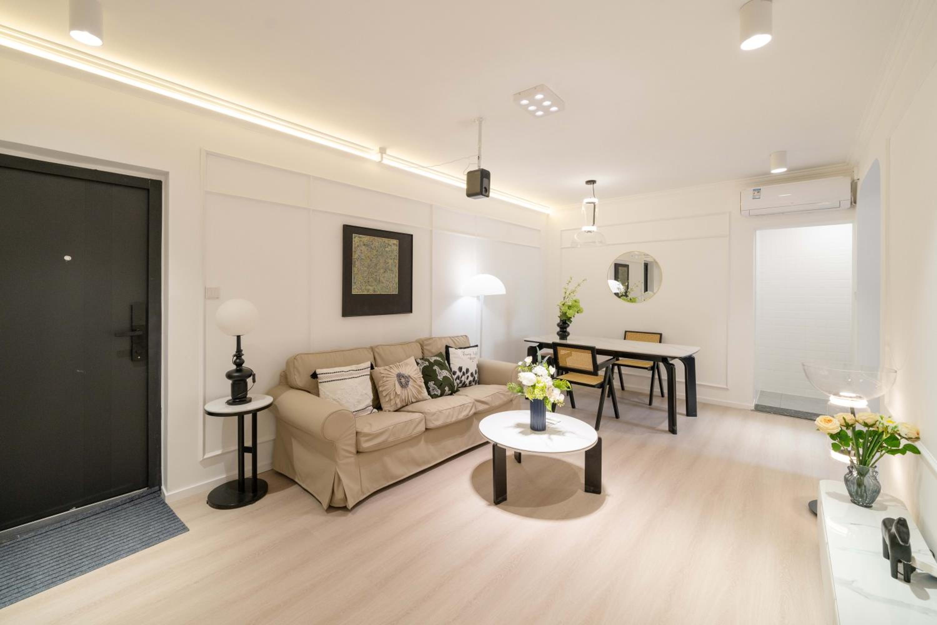 Yi Du Home with City View - Family Suite 500m to Nanjing West Rd Near People's Square -Credit Cards Accepted