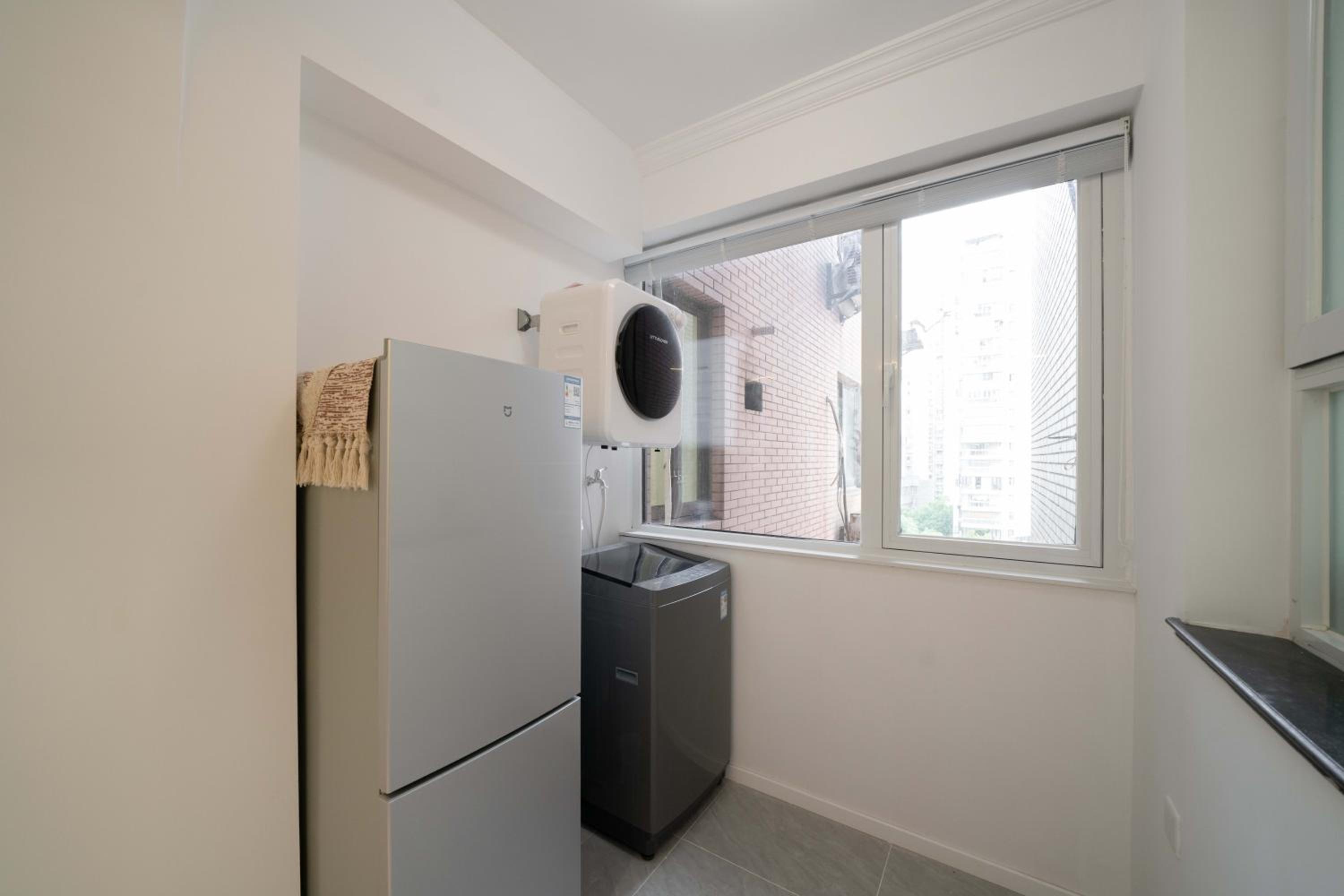 Yi Du Home with City View - Family Suite 500m to Nanjing West Rd Near People's Square -Credit Cards Accepted