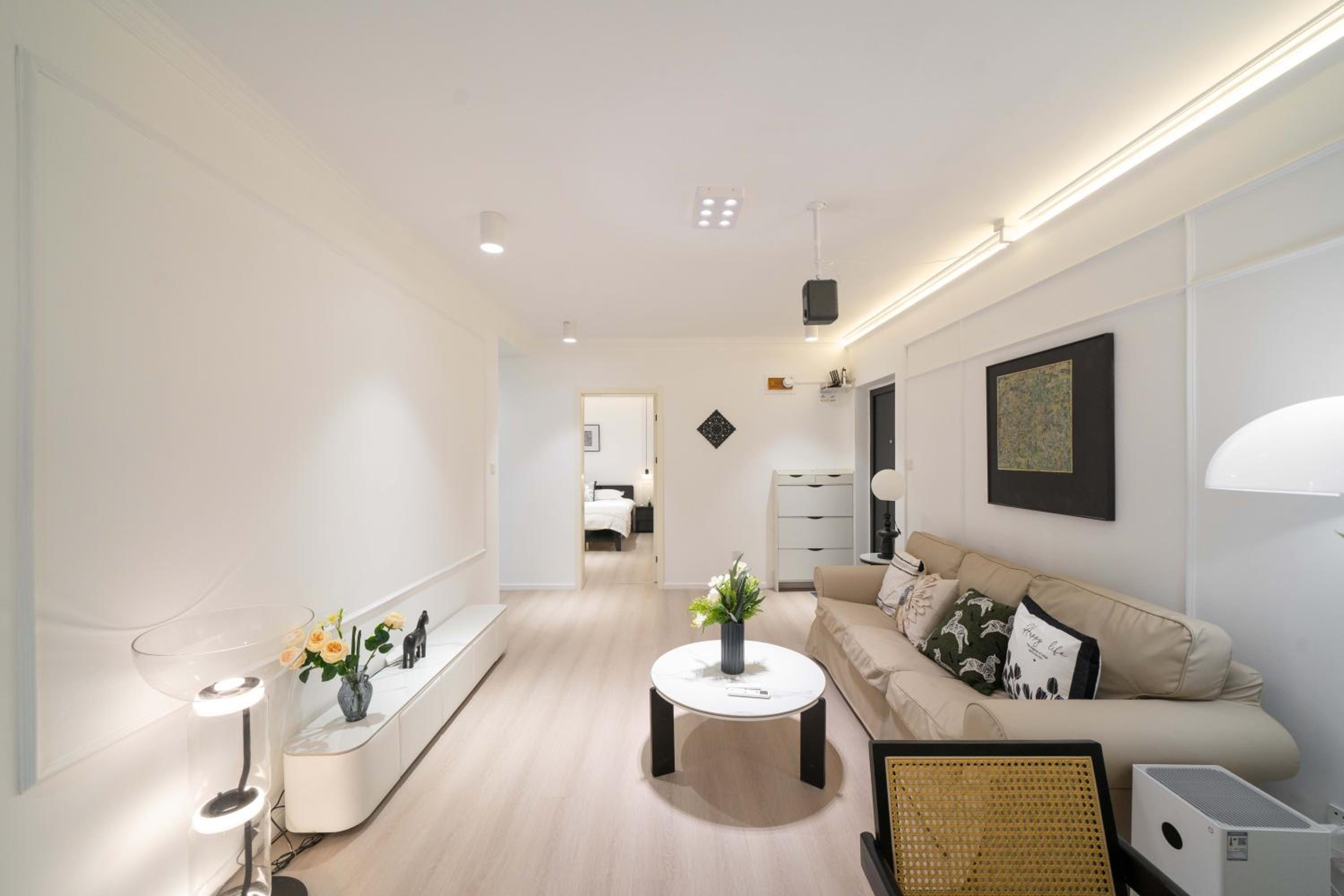 Yi Du Home with City View - Family Suite 500m to Nanjing West Rd Near People's Square -Credit Cards Accepted