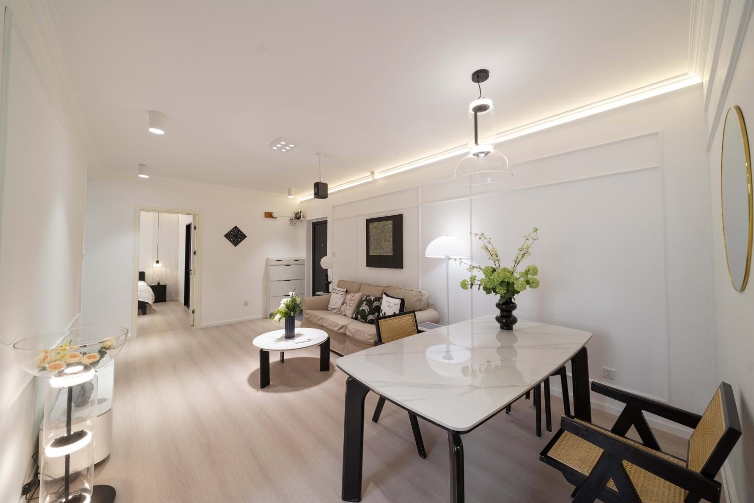 Yi Du Home with City View - Family Suite 500m to Nanjing West Rd Near People's Square -Credit Cards Accepted