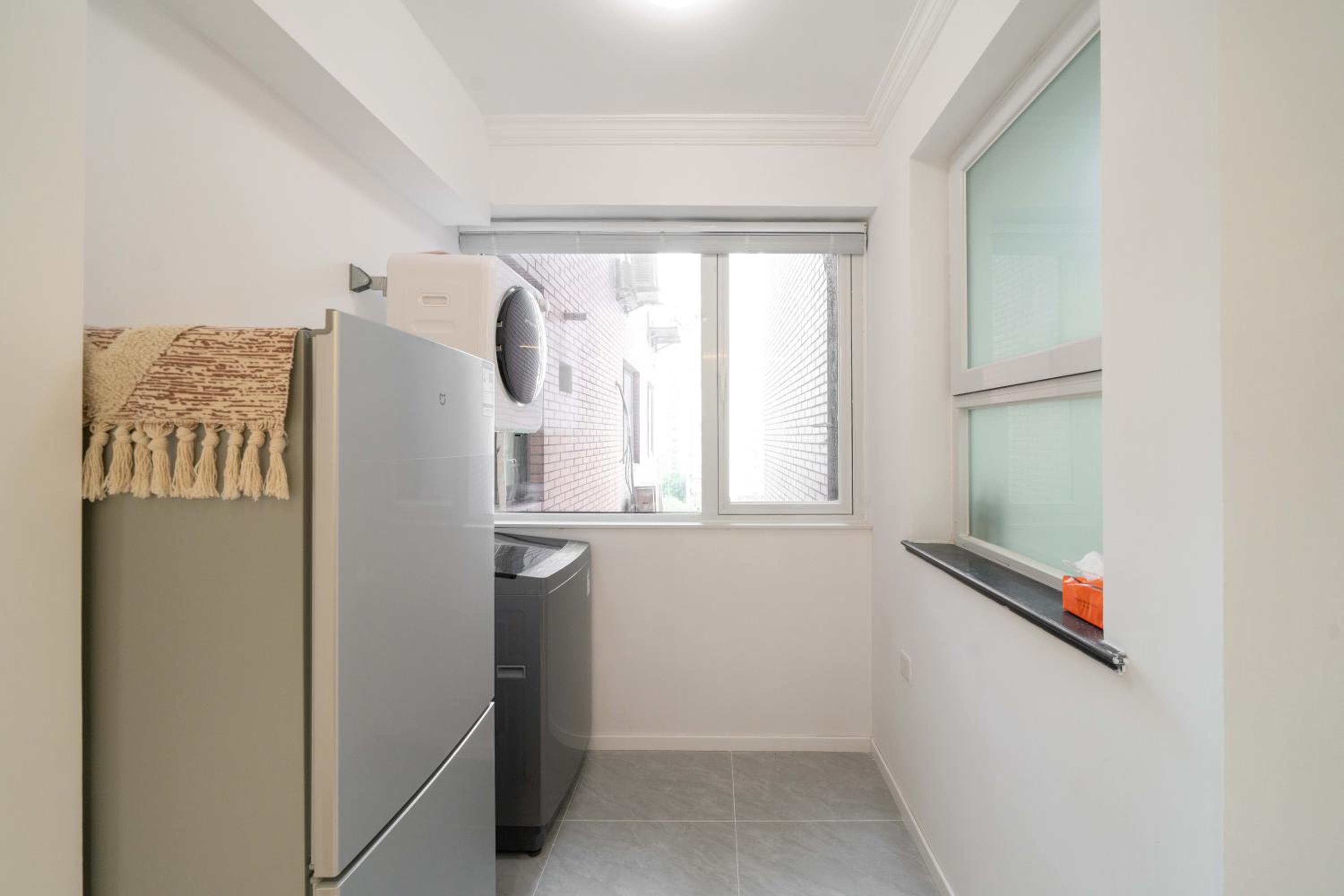 Yi Du Home with City View - Family Suite 500m to Nanjing West Rd Near People's Square -Credit Cards Accepted