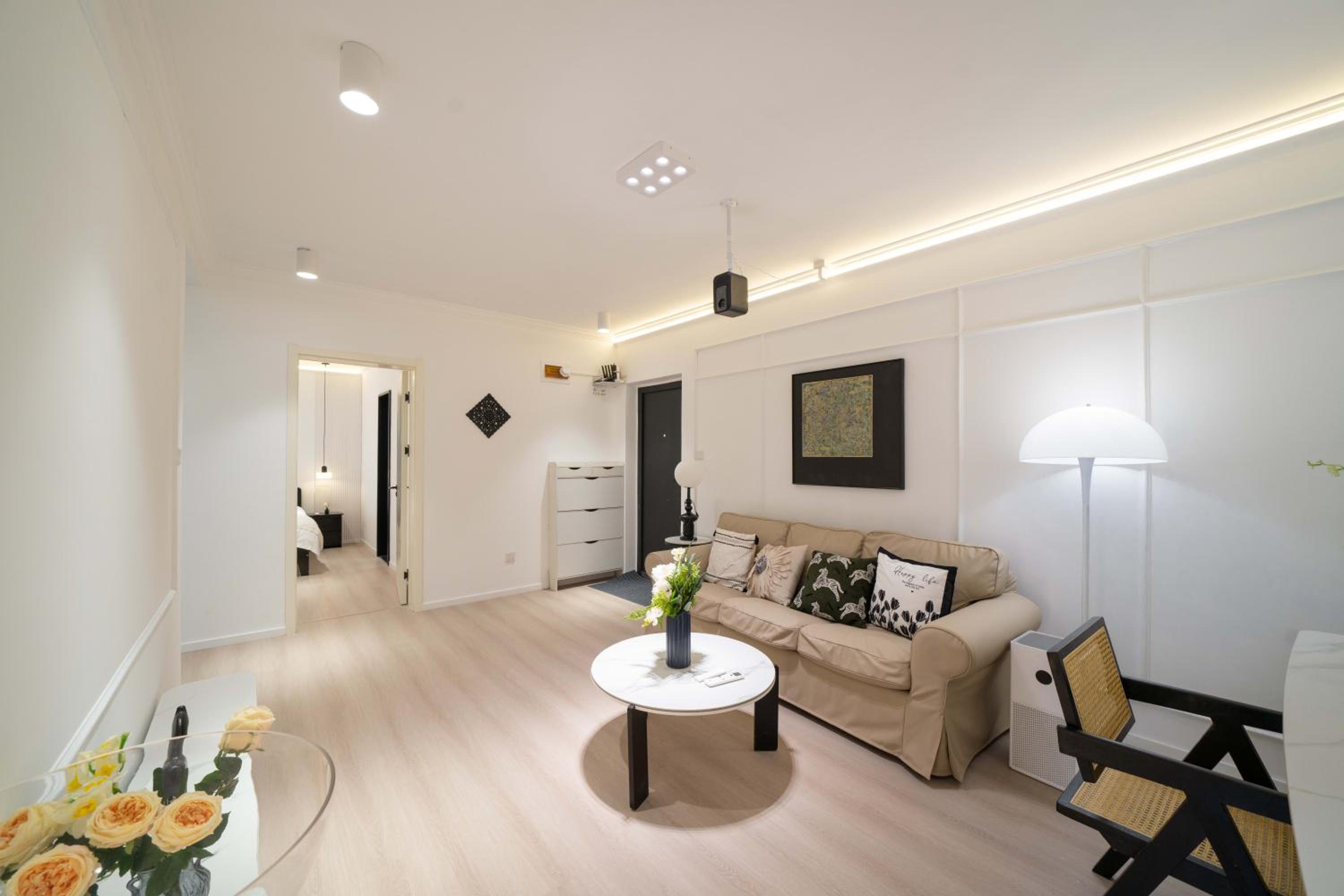 Yi Du Home with City View - Family Suite 500m to Nanjing West Rd Near People's Square -Credit Cards Accepted
