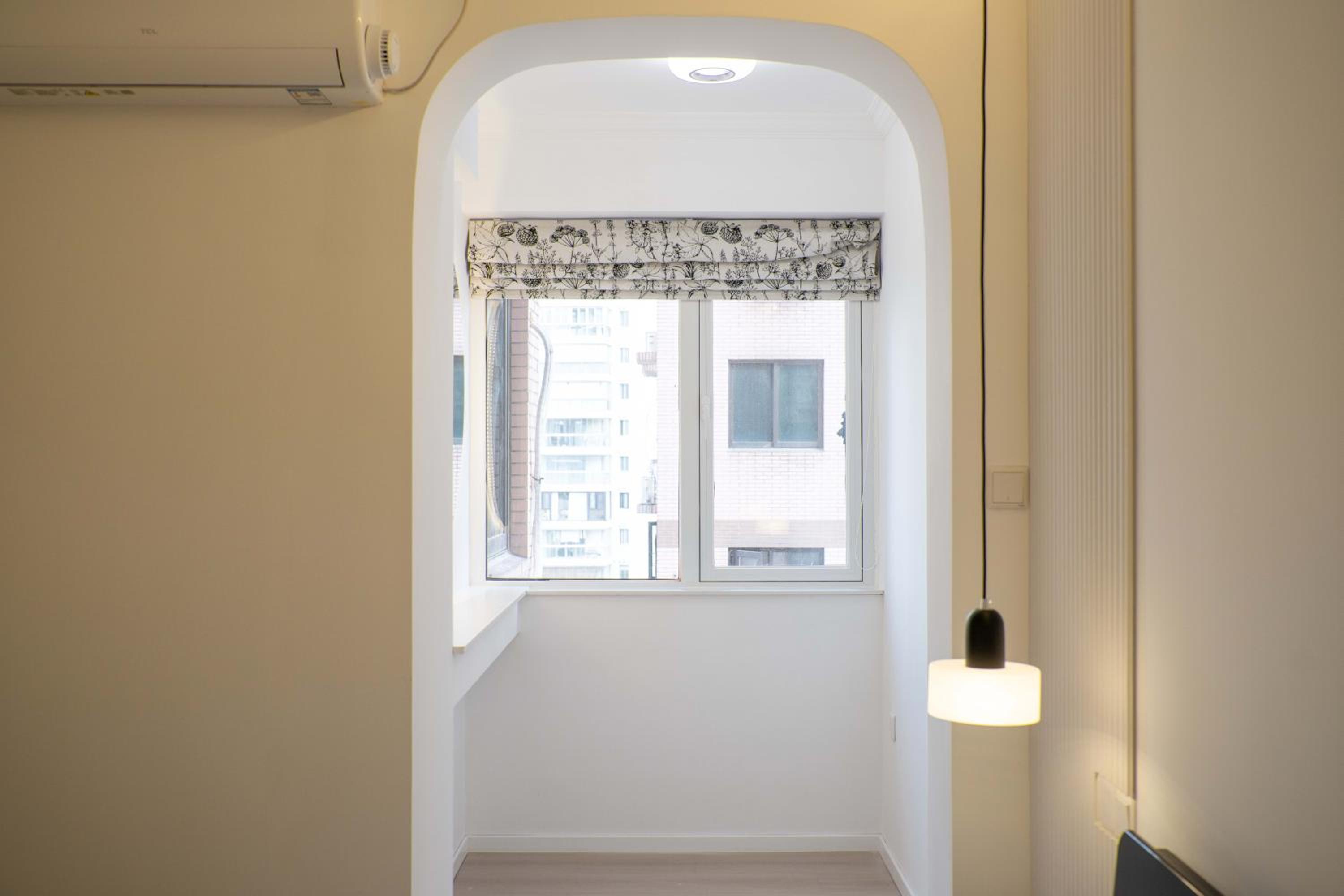 Yi Du Home with City View - Family Suite 500m to Nanjing West Rd Near People's Square -Credit Cards Accepted