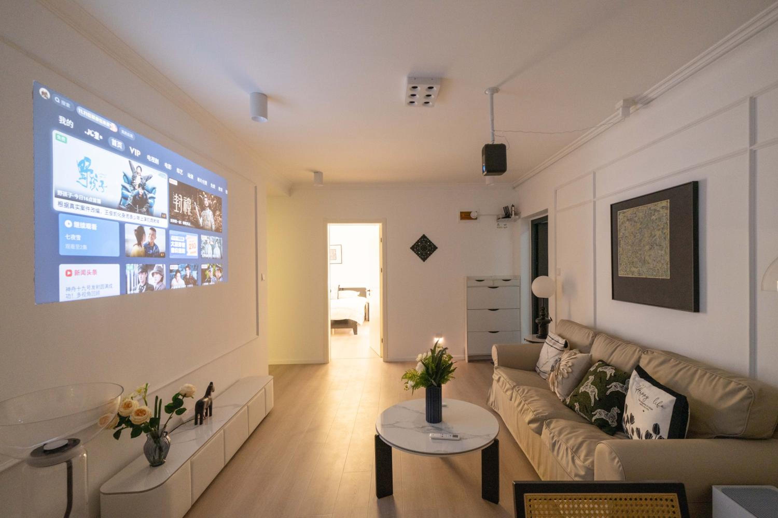 Yi Du Home with City View - Family Suite 500m to Nanjing West Rd Near People's Square -Credit Cards Accepted