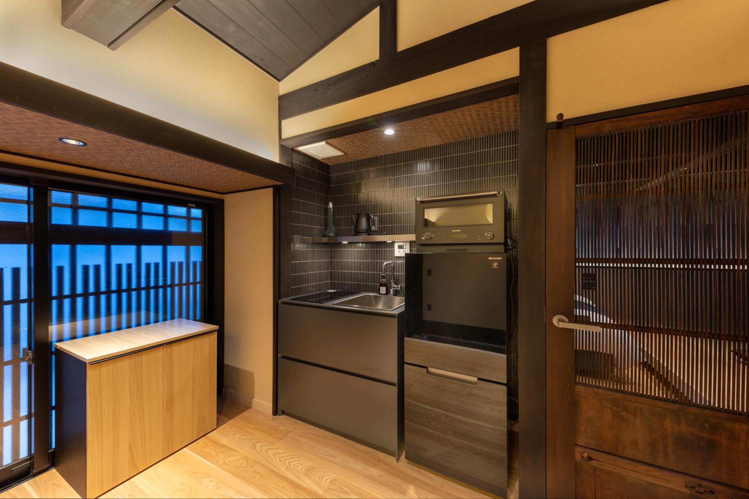 Kanade Gion-Rokuhara