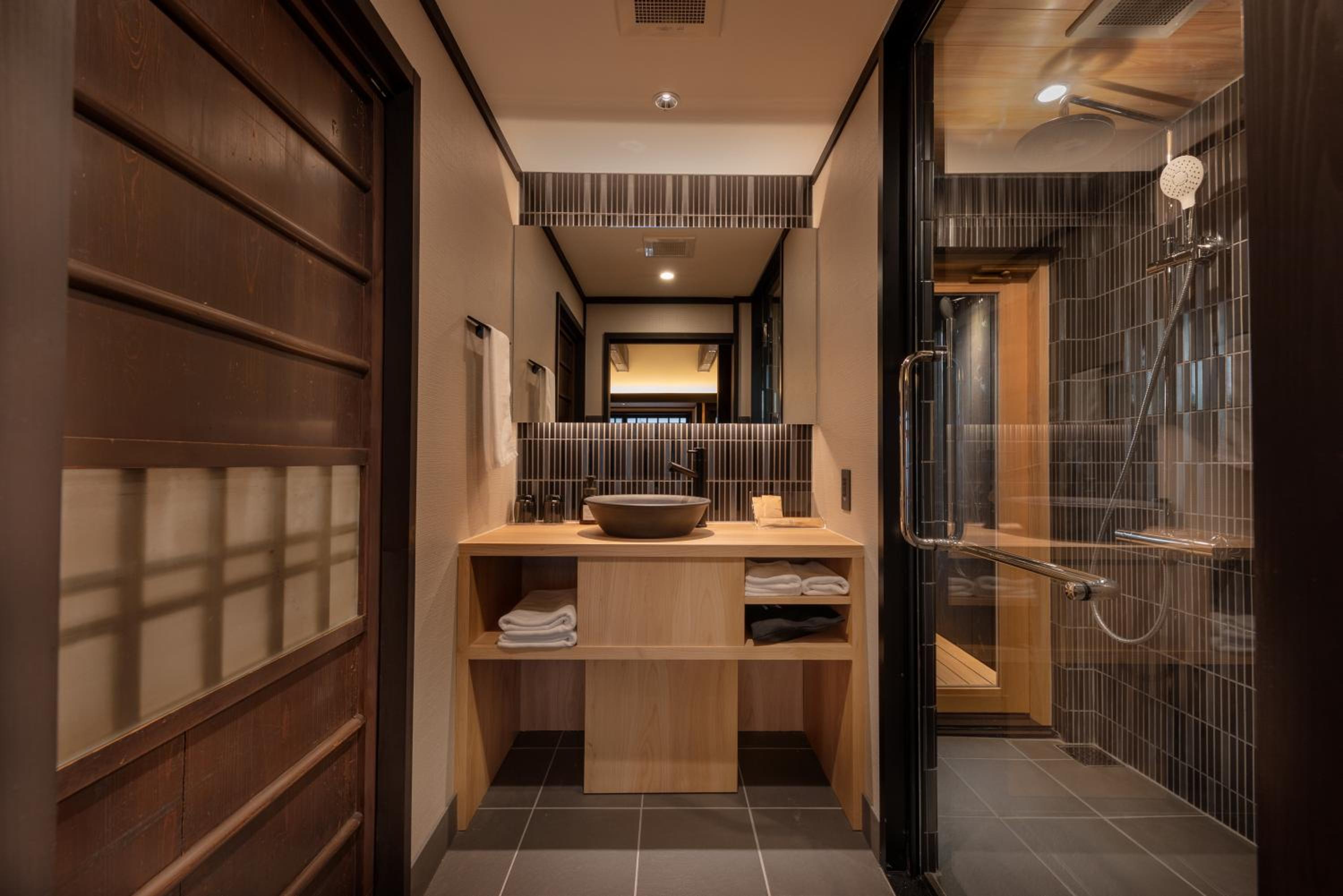 Kanade Gion-Rokuhara