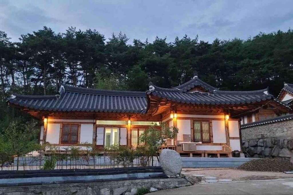 Lee Cho Hanok